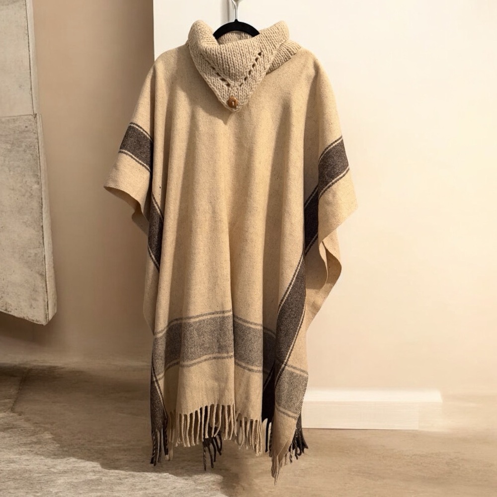 1970s Bohemian Lambswool Knit Poncho Boho Cape Outerwear Blanket